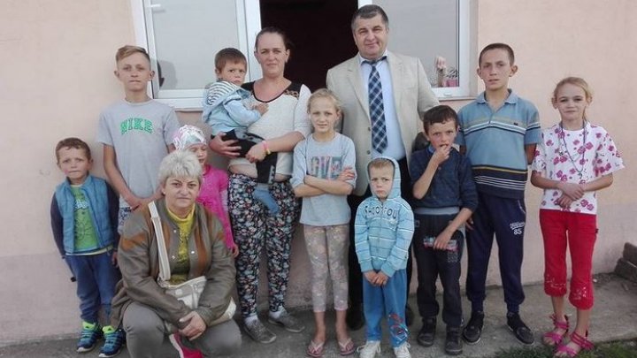Gest incredibil! Ce i s-a întâmplat unei familii cu nouă copii care trăia într-o sărăcie lucie (FOTO)