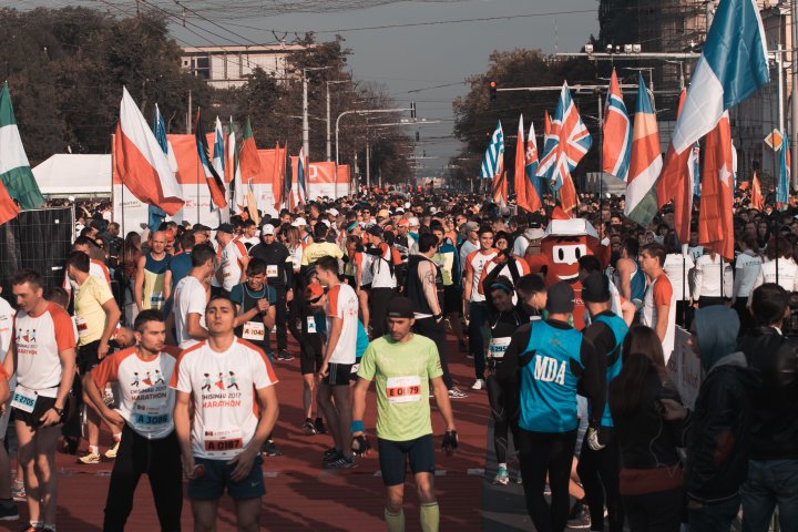 Cel mai important eveniment al anului. Maratonul Internaţional Chişinău atrage mii de participanţi (GALERIE FOTO)