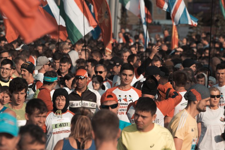 Cel mai important eveniment al anului. Maratonul Internaţional Chişinău atrage mii de participanţi (GALERIE FOTO)