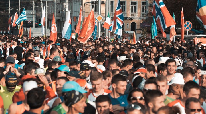 Cel mai important eveniment al anului. Maratonul Internaţional Chişinău atrage mii de participanţi (GALERIE FOTO)