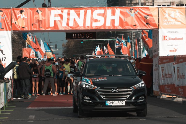 Cel mai important eveniment al anului. Maratonul Internaţional Chişinău atrage mii de participanţi (GALERIE FOTO)