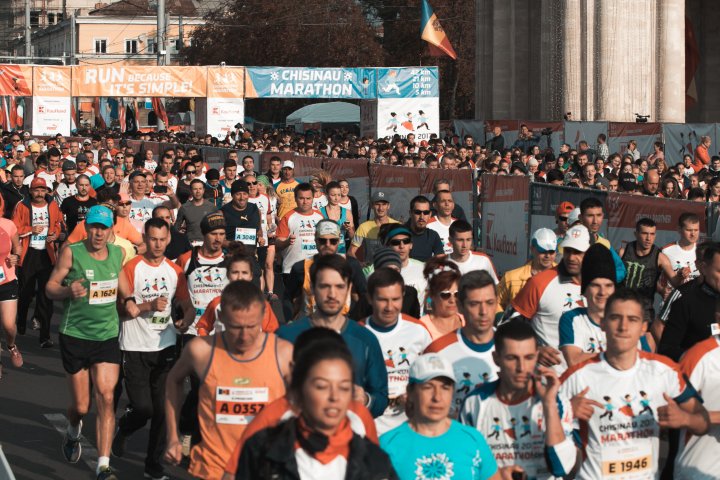 Cel mai important eveniment al anului. Maratonul Internaţional Chişinău atrage mii de participanţi (GALERIE FOTO)