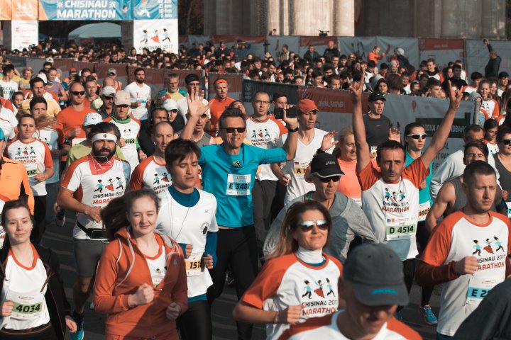 Cel mai important eveniment al anului. Maratonul Internaţional Chişinău atrage mii de participanţi (GALERIE FOTO)