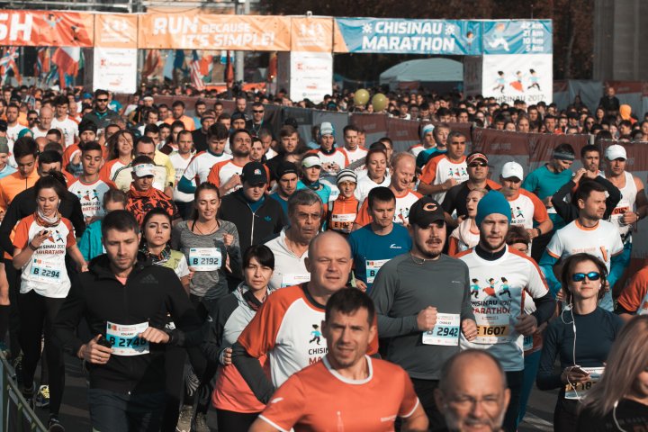 Cel mai important eveniment al anului. Maratonul Internaţional Chişinău atrage mii de participanţi (GALERIE FOTO)