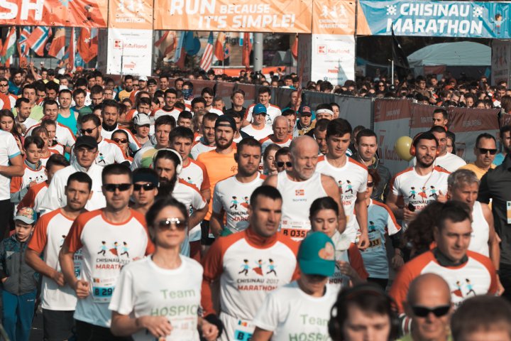 Cel mai important eveniment al anului. Maratonul Internaţional Chişinău atrage mii de participanţi (GALERIE FOTO)