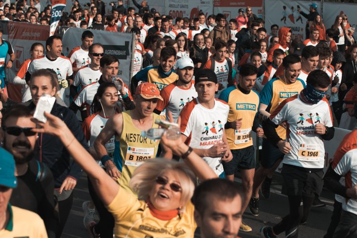 Cel mai important eveniment al anului. Maratonul Internaţional Chişinău atrage mii de participanţi (GALERIE FOTO)