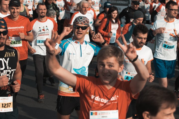 Cel mai important eveniment al anului. Maratonul Internaţional Chişinău atrage mii de participanţi (GALERIE FOTO)