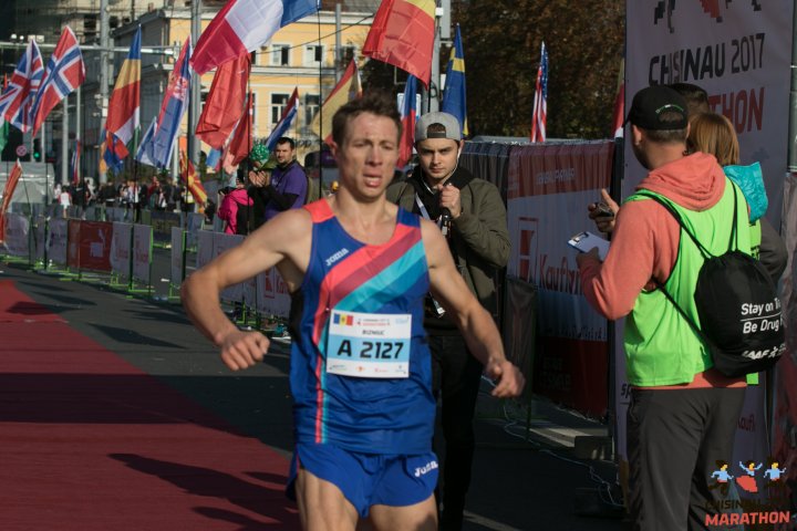 FOTOREPORT: Aproximativ 17 mii de oameni au participat la cea de-a treia ediţie a maratonului din Chişinău
