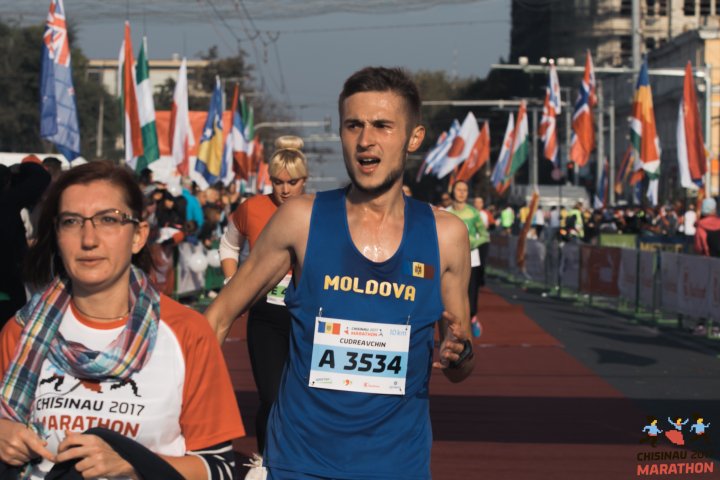 FOTOREPORT: Aproximativ 17 mii de oameni au participat la cea de-a treia ediţie a maratonului din Chişinău