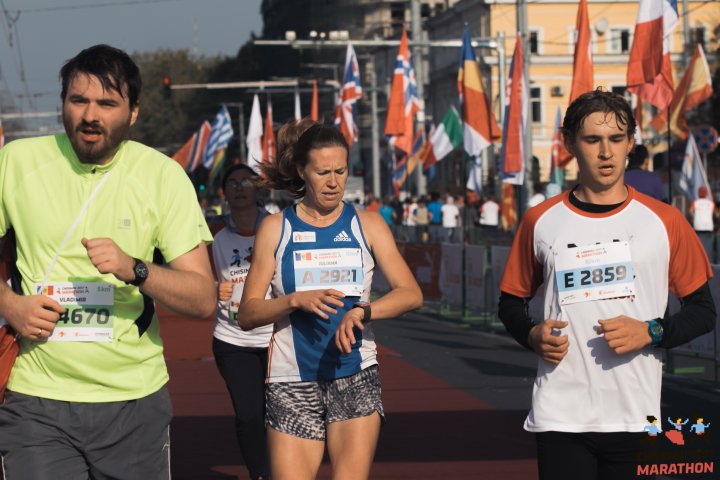 FOTOREPORT: Aproximativ 17 mii de oameni au participat la cea de-a treia ediţie a maratonului din Chişinău