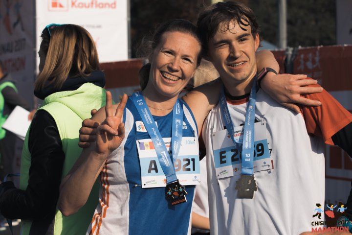 FOTOREPORT: Aproximativ 17 mii de oameni au participat la cea de-a treia ediţie a maratonului din Chişinău