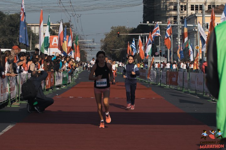 FOTOREPORT: Aproximativ 17 mii de oameni au participat la cea de-a treia ediţie a maratonului din Chişinău