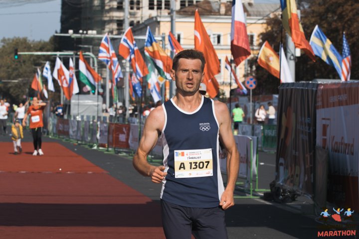 FOTOREPORT: Aproximativ 17 mii de oameni au participat la cea de-a treia ediţie a maratonului din Chişinău