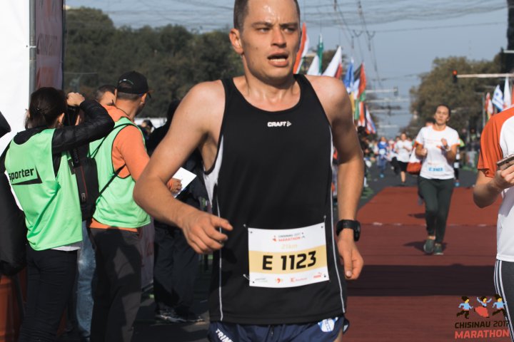 FOTOREPORT: Aproximativ 17 mii de oameni au participat la cea de-a treia ediţie a maratonului din Chişinău