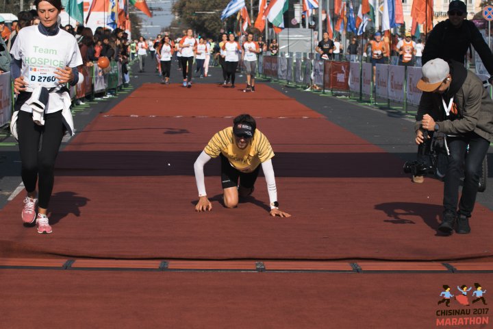 FOTOREPORT: Aproximativ 17 mii de oameni au participat la cea de-a treia ediţie a maratonului din Chişinău