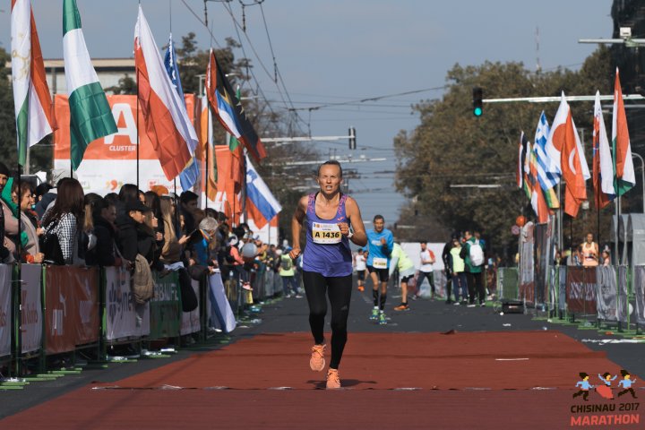 FOTOREPORT: Aproximativ 17 mii de oameni au participat la cea de-a treia ediţie a maratonului din Chişinău