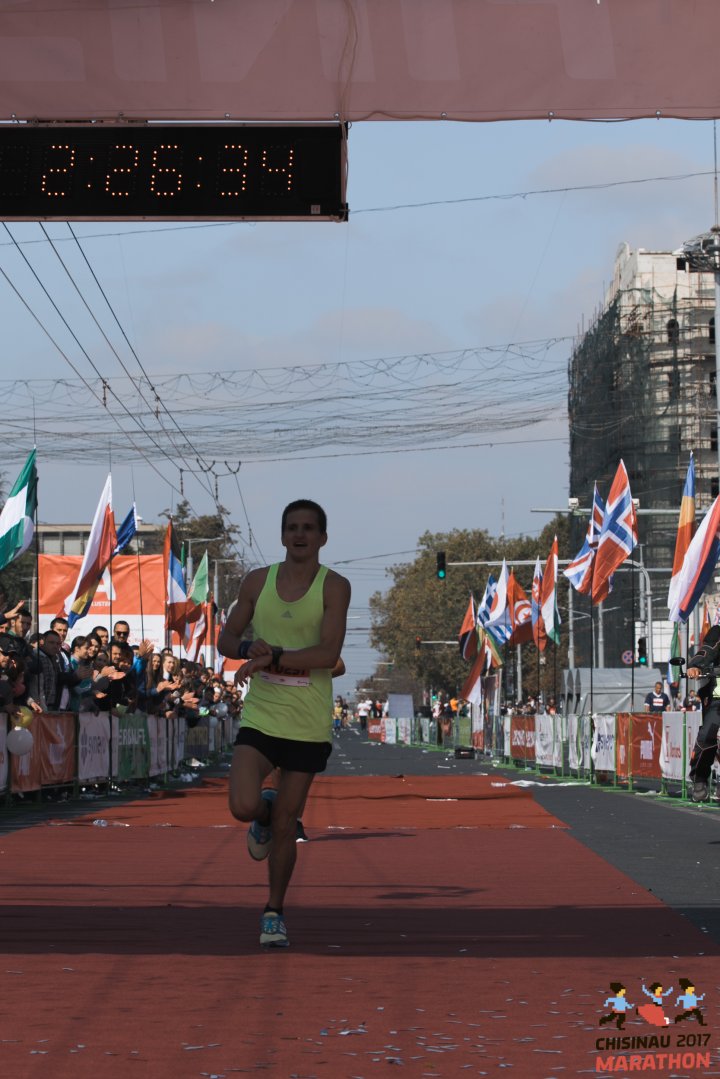 FOTOREPORT: Aproximativ 17 mii de oameni au participat la cea de-a treia ediţie a maratonului din Chişinău