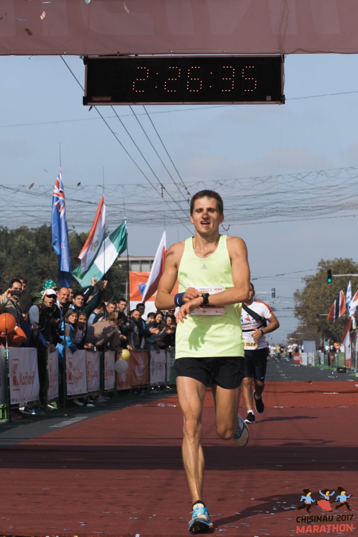 FOTOREPORT: Aproximativ 17 mii de oameni au participat la cea de-a treia ediţie a maratonului din Chişinău