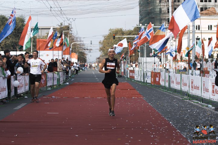 FOTOREPORT: Aproximativ 17 mii de oameni au participat la cea de-a treia ediţie a maratonului din Chişinău