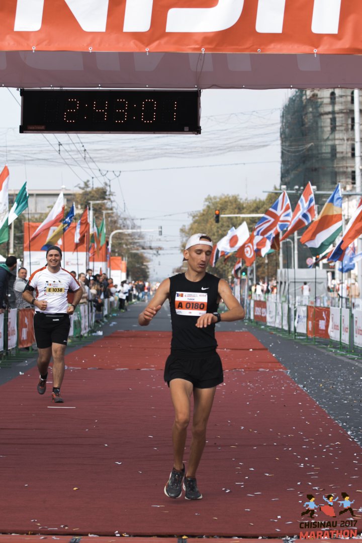 FOTOREPORT: Aproximativ 17 mii de oameni au participat la cea de-a treia ediţie a maratonului din Chişinău