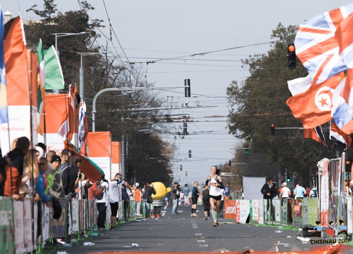 FOTOREPORT: Aproximativ 17 mii de oameni au participat la cea de-a treia ediţie a maratonului din Chişinău