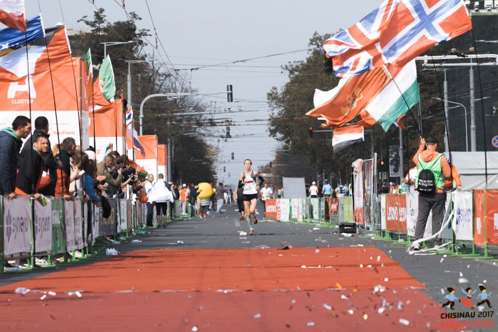 FOTOREPORT: Aproximativ 17 mii de oameni au participat la cea de-a treia ediţie a maratonului din Chişinău