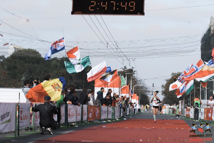 FOTOREPORT: Aproximativ 17 mii de oameni au participat la cea de-a treia ediţie a maratonului din Chişinău