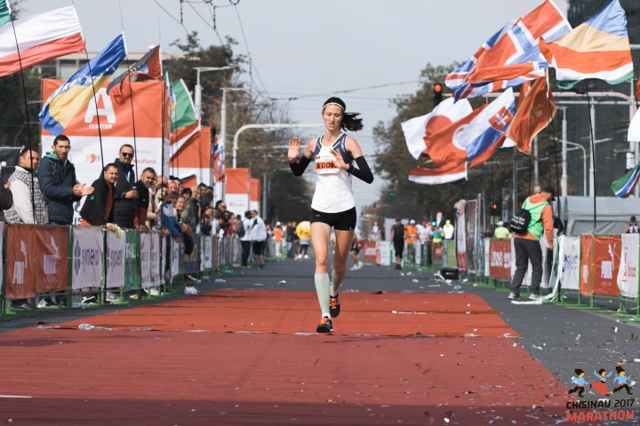 FOTOREPORT: Aproximativ 17 mii de oameni au participat la cea de-a treia ediţie a maratonului din Chişinău