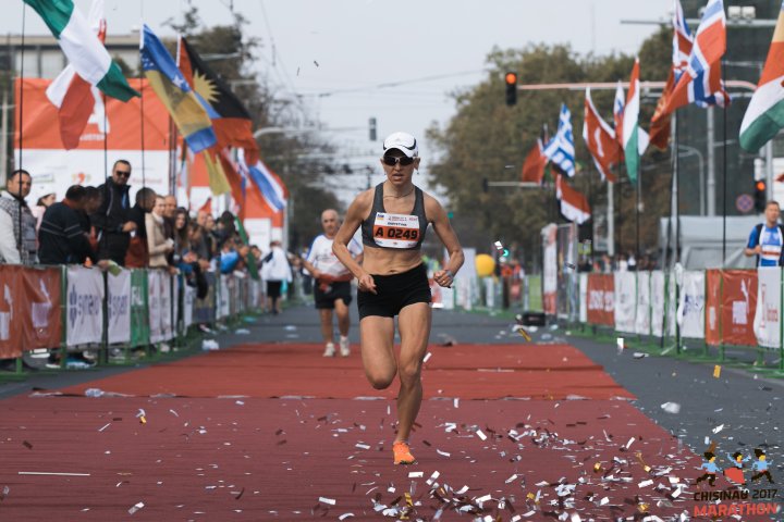 FOTOREPORT: Aproximativ 17 mii de oameni au participat la cea de-a treia ediţie a maratonului din Chişinău