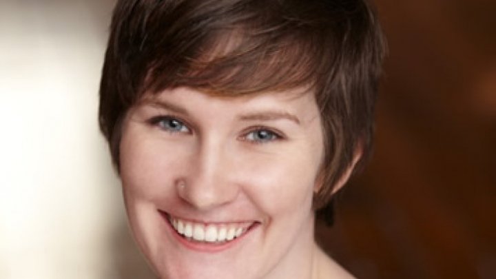 O actriţă a fost arestată după ce a încercat să împingă în faţa metroului o femeie necunoscută