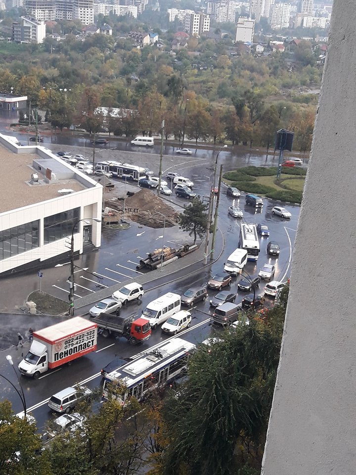 HAOS pe străzile Capitalei! În mai multe sectoare s-au format ambuteiaje infernale (FOTO)