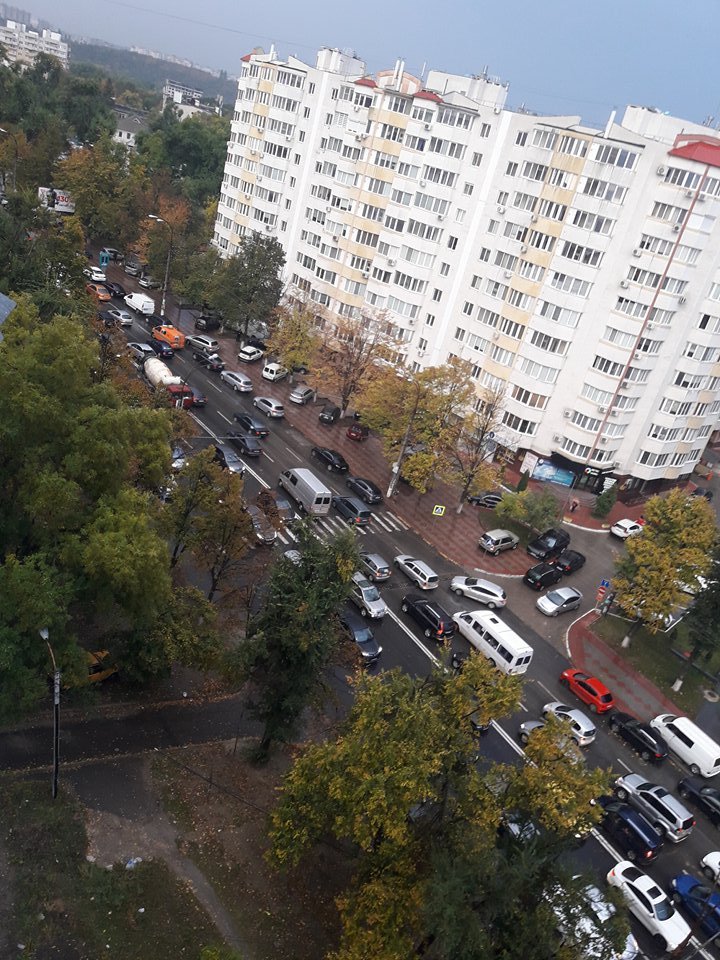 HAOS pe străzile Capitalei! În mai multe sectoare s-au format ambuteiaje infernale (FOTO)