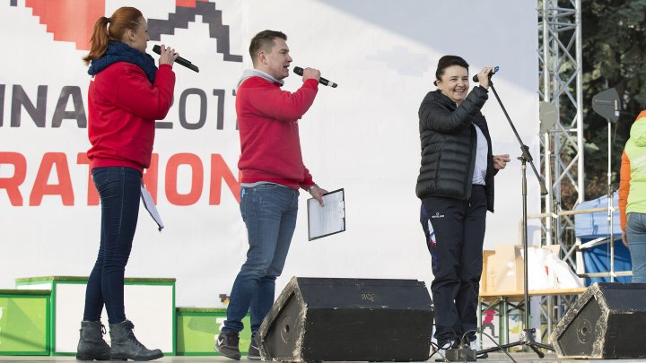 FOTOREPORT: Aproximativ 17 mii de oameni au participat la cea de-a treia ediţie a maratonului din Chişinău