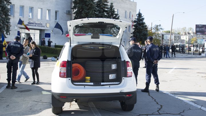 Poliţiştii au primit 54 autovehicule noi.  Cum arată maşinile de poliţie şi ce dotări au (FOTO)