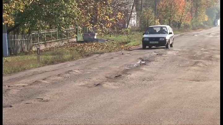 DRUMUL spre vama din Otaci CA DUPĂ RĂZBOI. Şoferii, nevoiți să circule cu 10 kilometri pe oră: E jale şi o ruşine pentru ţară (FOTO)