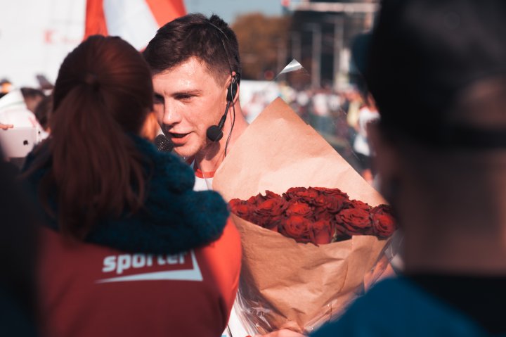 Cerere în căsătorie la Maratonul Internaţional Chişinău (GALERIE FOTO)