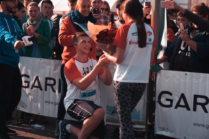 Cerere în căsătorie la Maratonul Internaţional Chişinău (GALERIE FOTO)