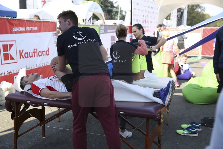 FOTOREPORT: Aproximativ 17 mii de oameni au participat la cea de-a treia ediţie a maratonului din Chişinău