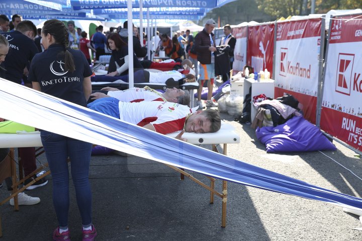 FOTOREPORT: Aproximativ 17 mii de oameni au participat la cea de-a treia ediţie a maratonului din Chişinău