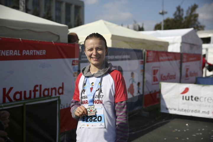 FOTOREPORT: Aproximativ 17 mii de oameni au participat la cea de-a treia ediţie a maratonului din Chişinău