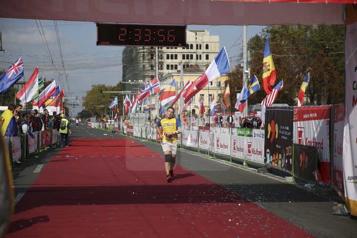 FOTOREPORT: Aproximativ 17 mii de oameni au participat la cea de-a treia ediţie a maratonului din Chişinău