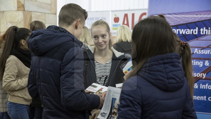 TÂRG DE CARIERE MOLDO-ROMÂN. Doritorii de a-şi găsi un loc de muncă vor putea alege din peste 2.000 de oferte