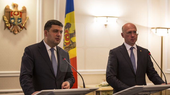 Premierii Pavel Filip şi Volodimir Groisman au semnat Foaia de parcurs pentru dezvoltarea cooperării moldo-ucrainene pentru 2018 (FOTO)