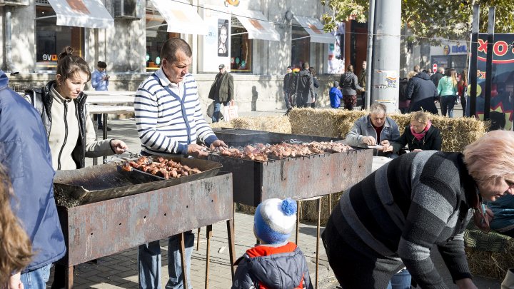 Ziua orașului, marcată cu delicii culinare în PMAN. Cum au fost surprinşi chişinăuenii