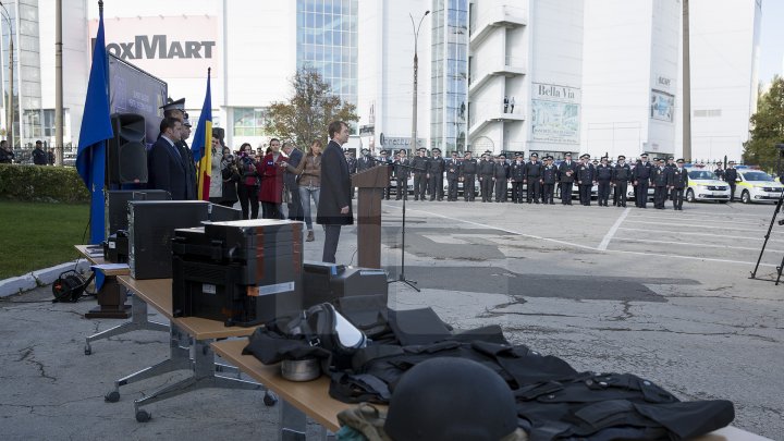 Poliţiştii au primit 54 autovehicule noi.  Cum arată maşinile de poliţie şi ce dotări au (FOTO)