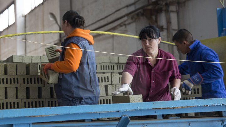 Fabrica de cărămidă din Anenii Noi şi-a reluat activitatea (FOTOREPORT)