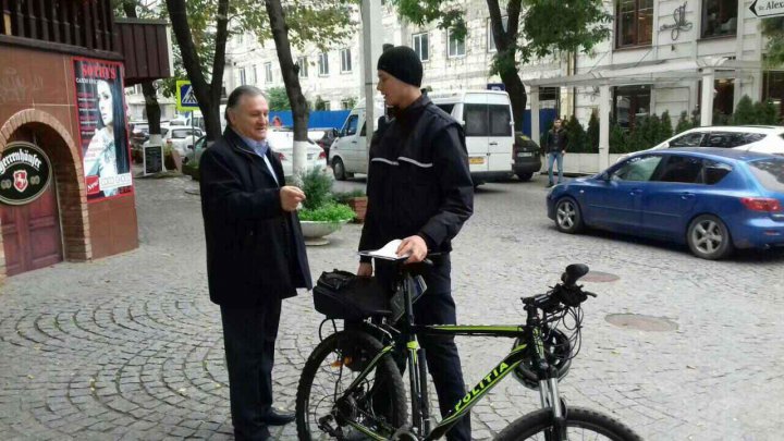 Cetățenii, mai liniștiți și mai în siguranță. Inspectorii de patrulare mențin liniștea publică pe biciclete (FOTO)