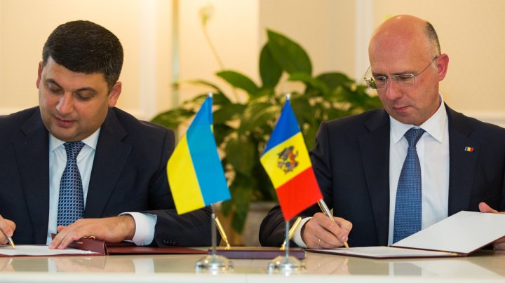 Premierii Pavel Filip şi Volodimir Groisman au semnat Foaia de parcurs pentru dezvoltarea cooperării moldo-ucrainene pentru 2018 (FOTO)