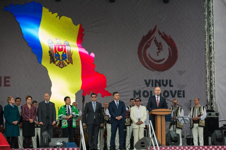 Pavel Filip: Ziua Vinului oferă o posibilitate de creștere a notorietății brandului de țară "Vinul Moldovei. O legendă vie" (FOTO)