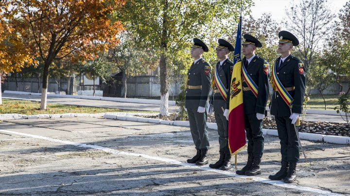 Geniştii Armatei Naţionale aniversează 25 de ani. Vizitatorii au asistat la demonstraţii spectaculoase (FOTO)